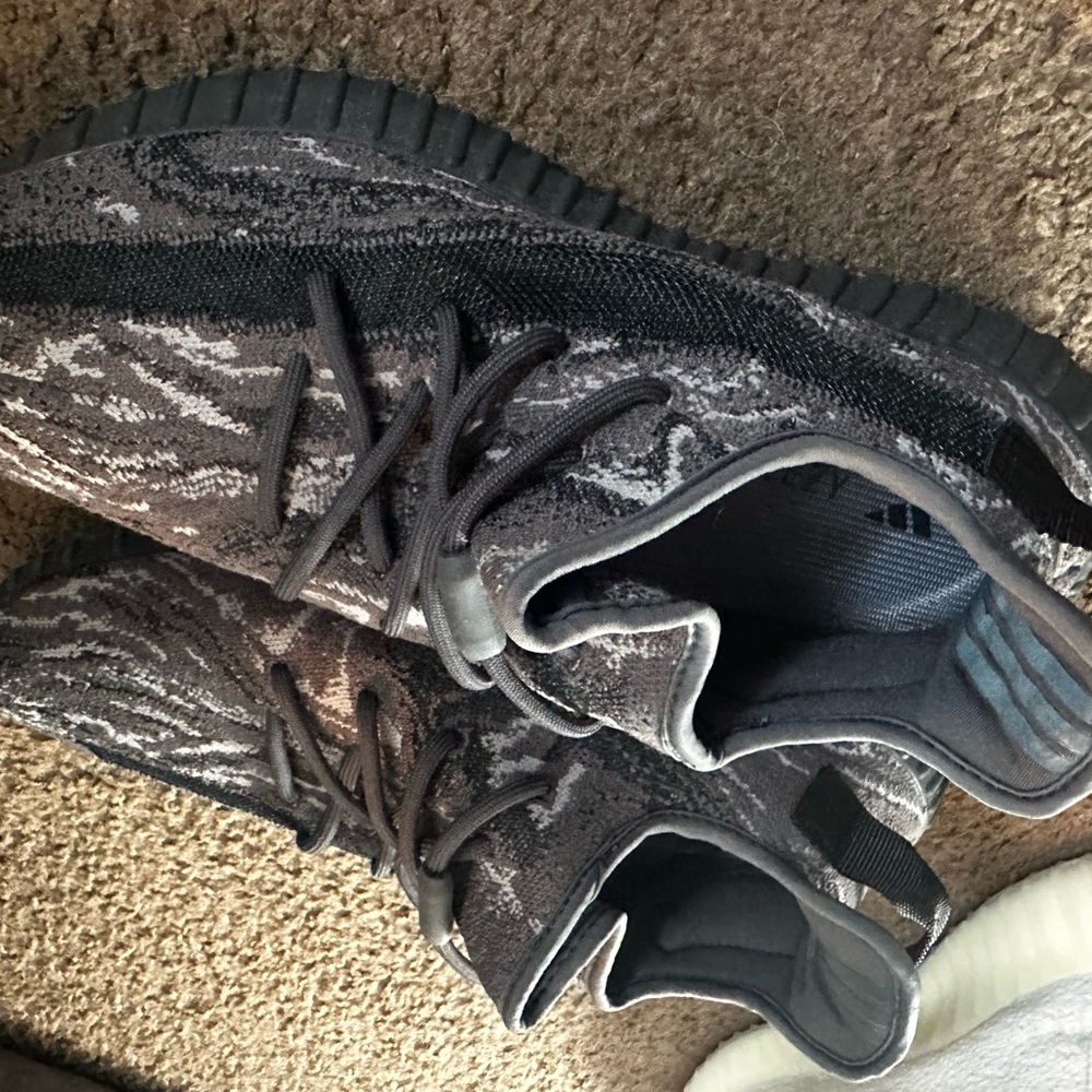 YEEZY BOOST 350 V2 (MX DARK SALT)